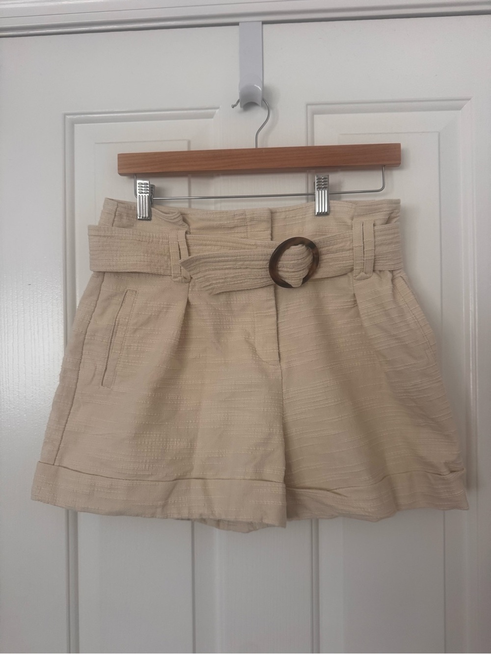 Sezane Rome Shorts in Ecru. Size 38 - Picture 3 of 6